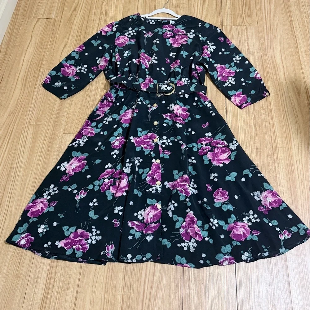 Vintage-Inspired Black Midi Dress with Purple Rose Print - Picture 2 of 12